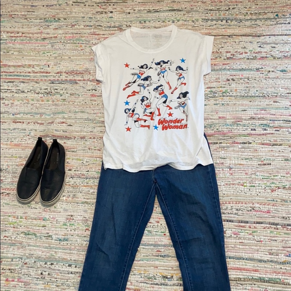 Wonder Woman poses t-shirt